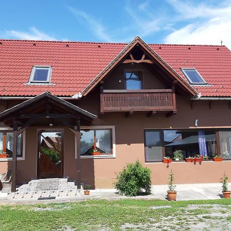Becze Vanda Kulcsoshaz Lăzarea Buitenkant foto