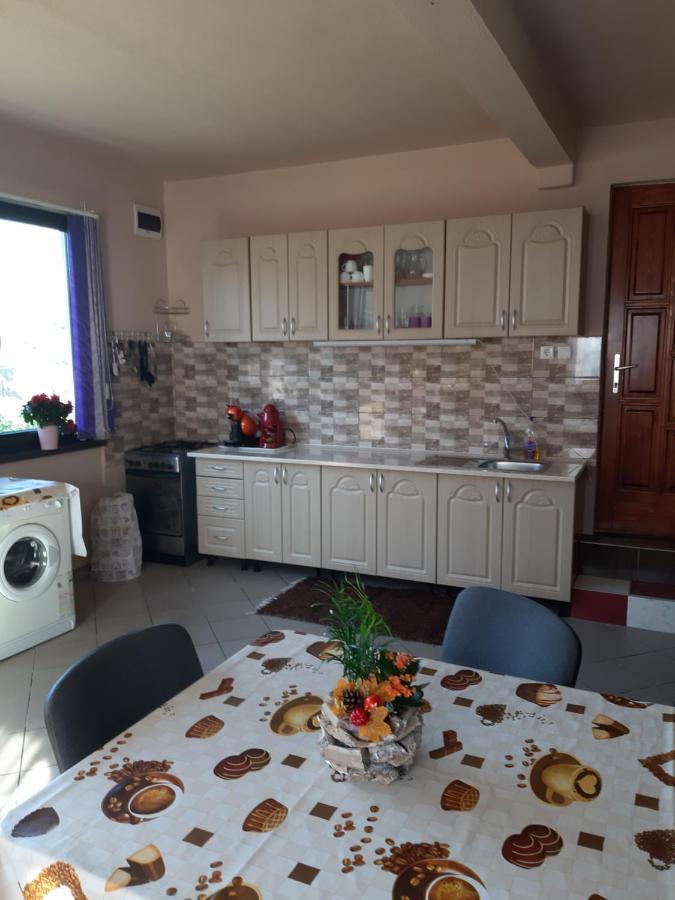 Becze Vanda Kulcsoshaz Lăzarea Buitenkant foto