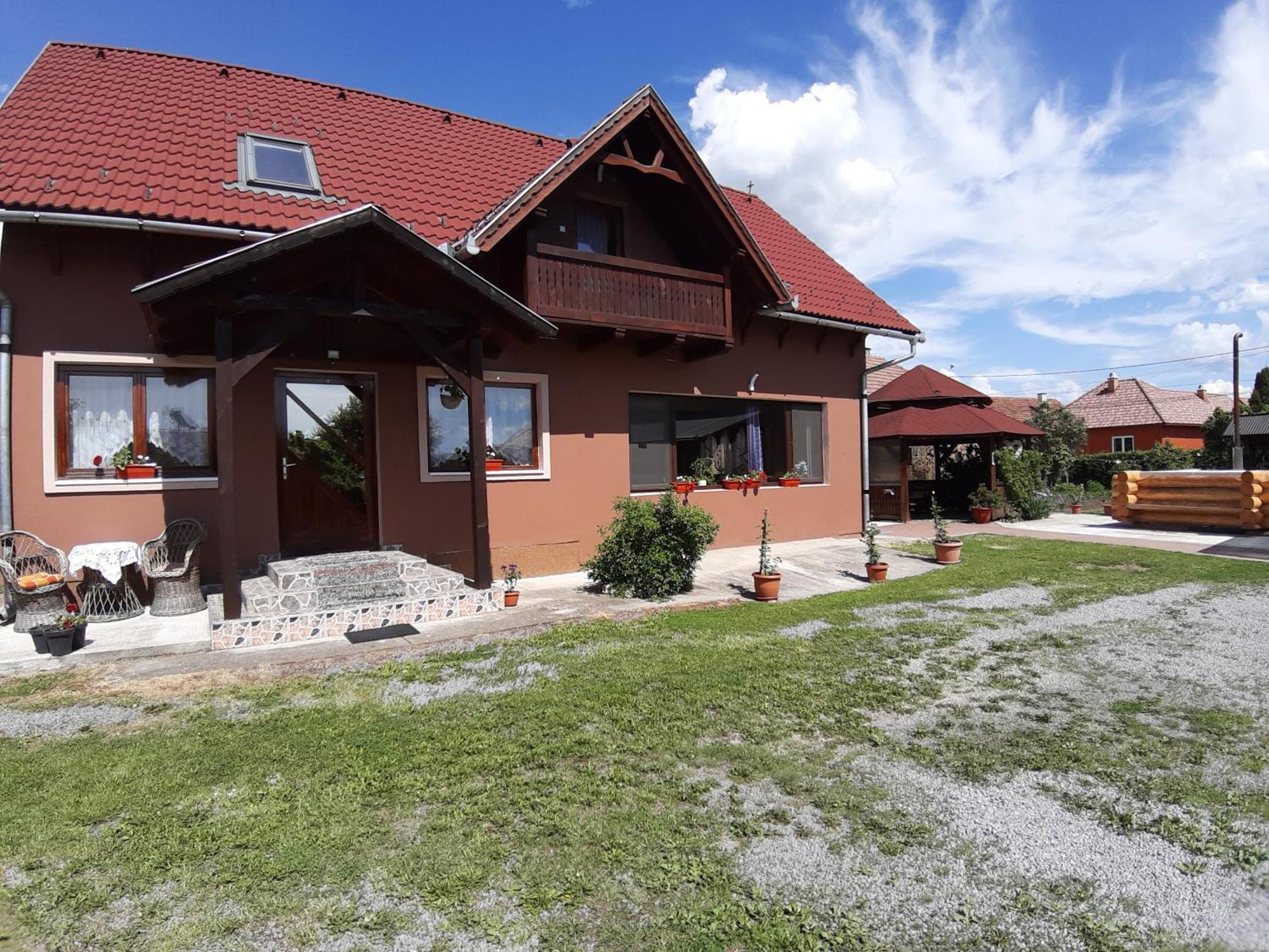 Becze Vanda Kulcsoshaz Lăzarea Buitenkant foto