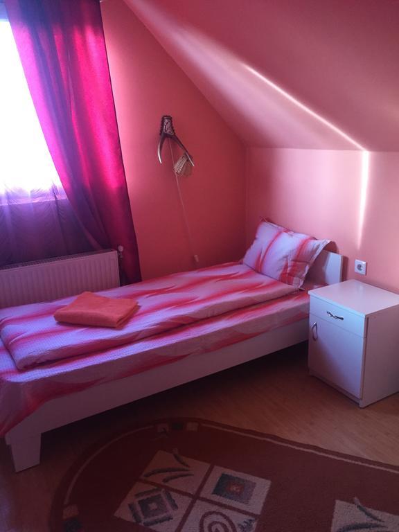 Becze Vanda Kulcsoshaz Lăzarea Buitenkant foto